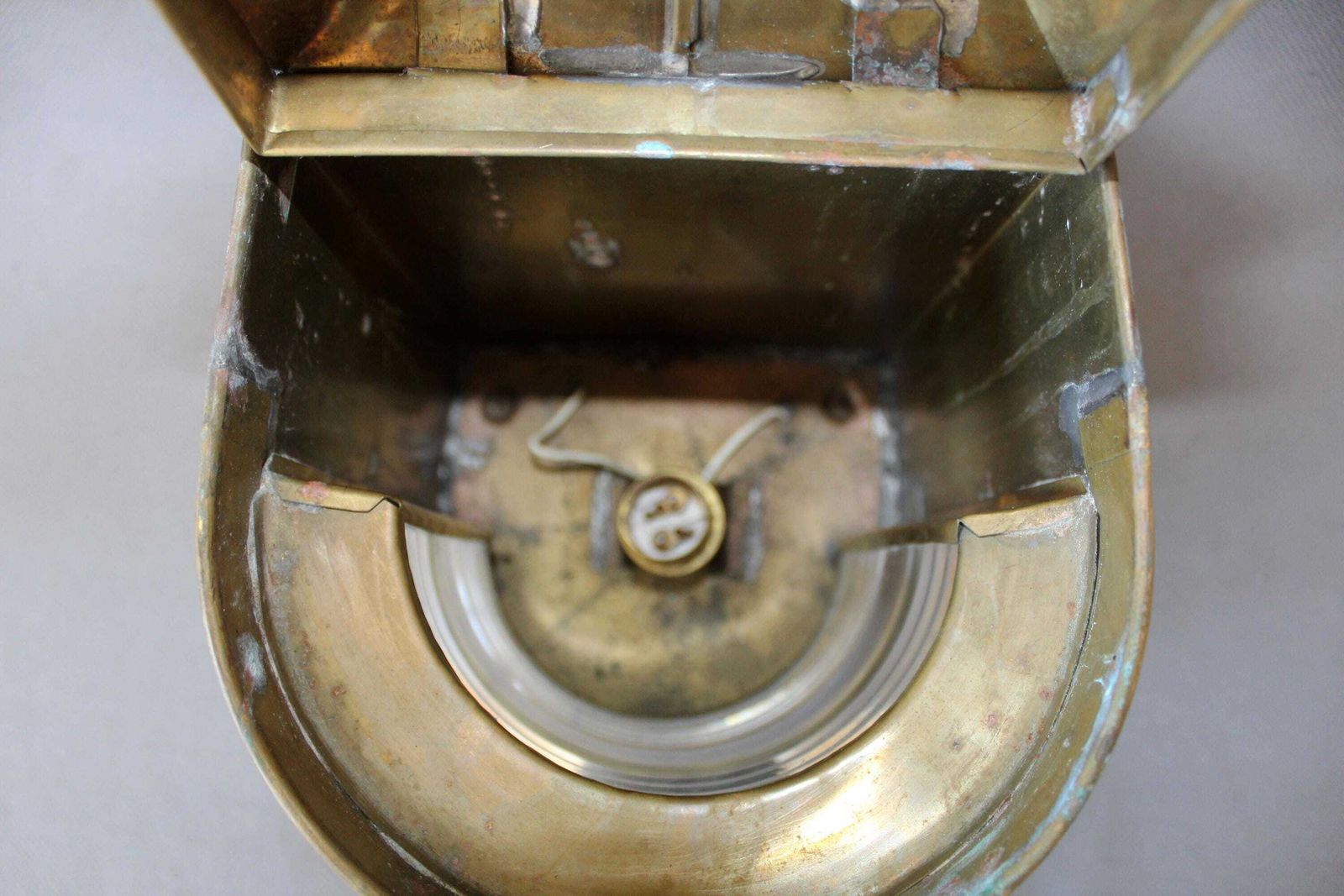 photo vinterior Large Antique Brass Marine Lamp With Glass Fresnel Lens, Was Converted To Electric But Needs Rewiring, Navigational Ship, Country Farmhouse
