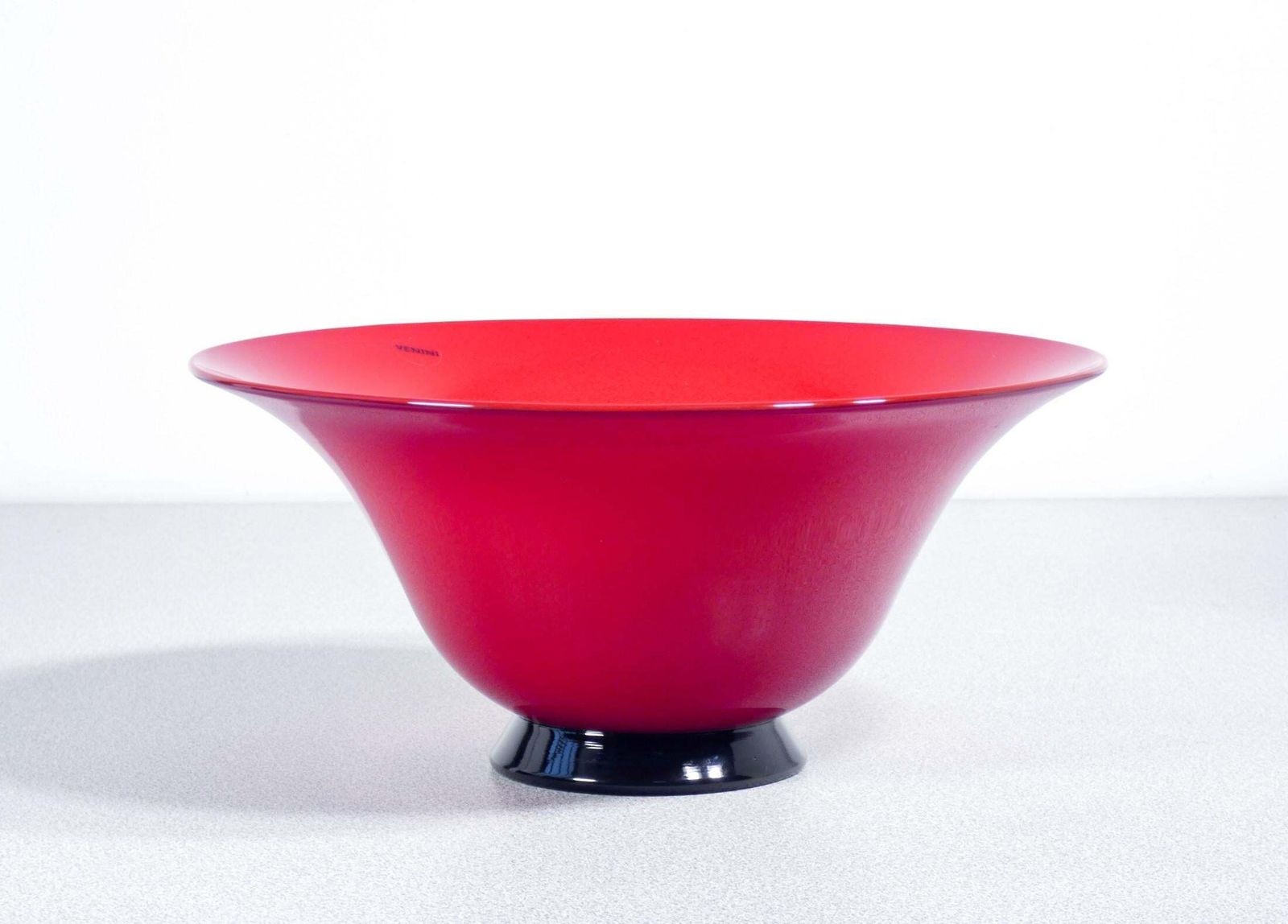 Vaso, Coppa In Vetro Soffiato Opalino Venini, Versione Rossa. Italia, 2006 photo furniture
