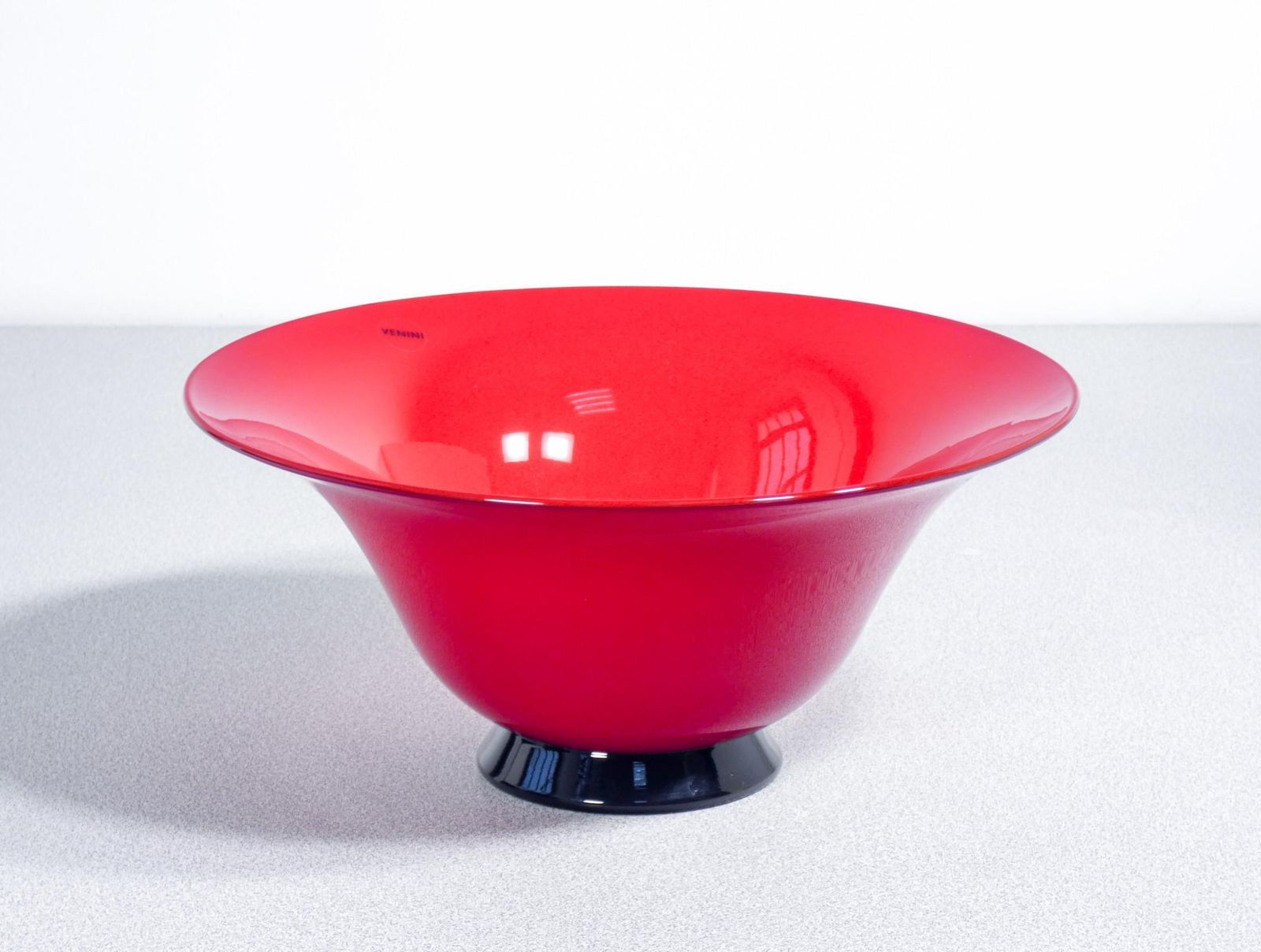 Vaso, Coppa In Vetro Soffiato Opalino Venini, Versione Rossa. Italia, 2006 photo for sale