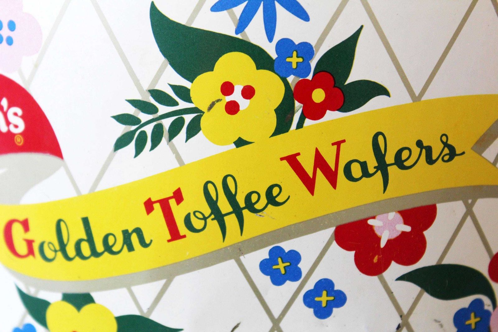 Vintage Jaren 1960 Mcm Grote Mackintosh Golden Toffee Wafers Ronde Blikken Doos, 5 Lb, Retro Mid Century Flower Power, Felgeel, Engeland photo Woonaccessoires