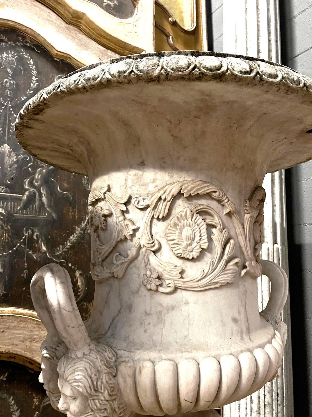 7077.0 Pair Of Vases In Carrara Marble, Italy photo