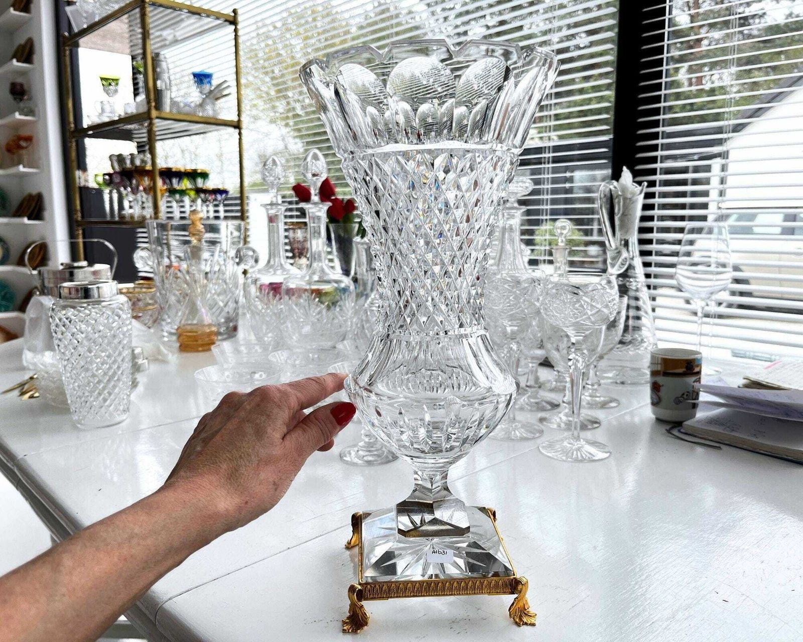 Geslepen kristallen vaas | Baccarat-stijl | Gemonteerde voet photo furniture