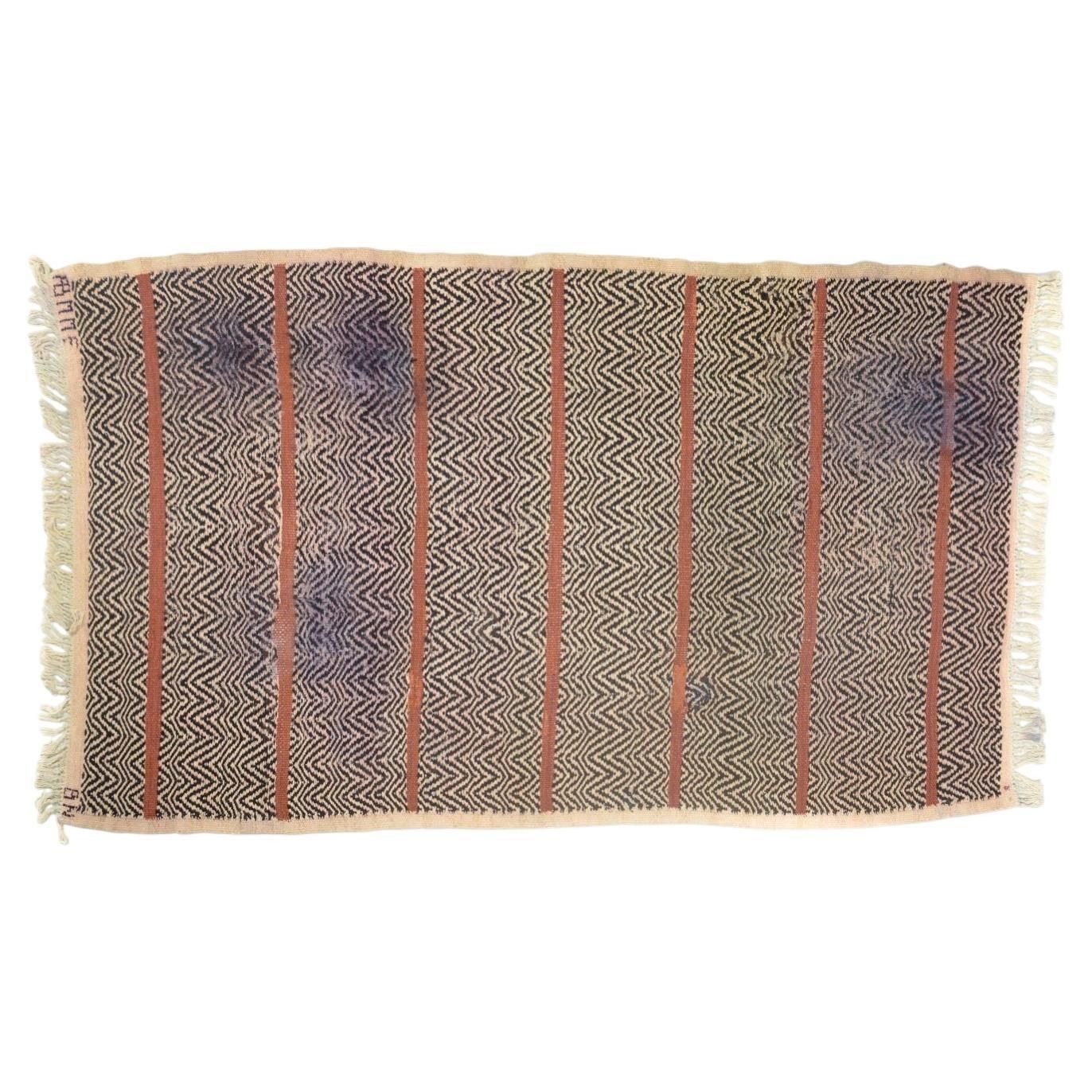 Märta Måås Fjetterström / Barbro Nilsson. Tapis en laine à motif géométrique en zigzag