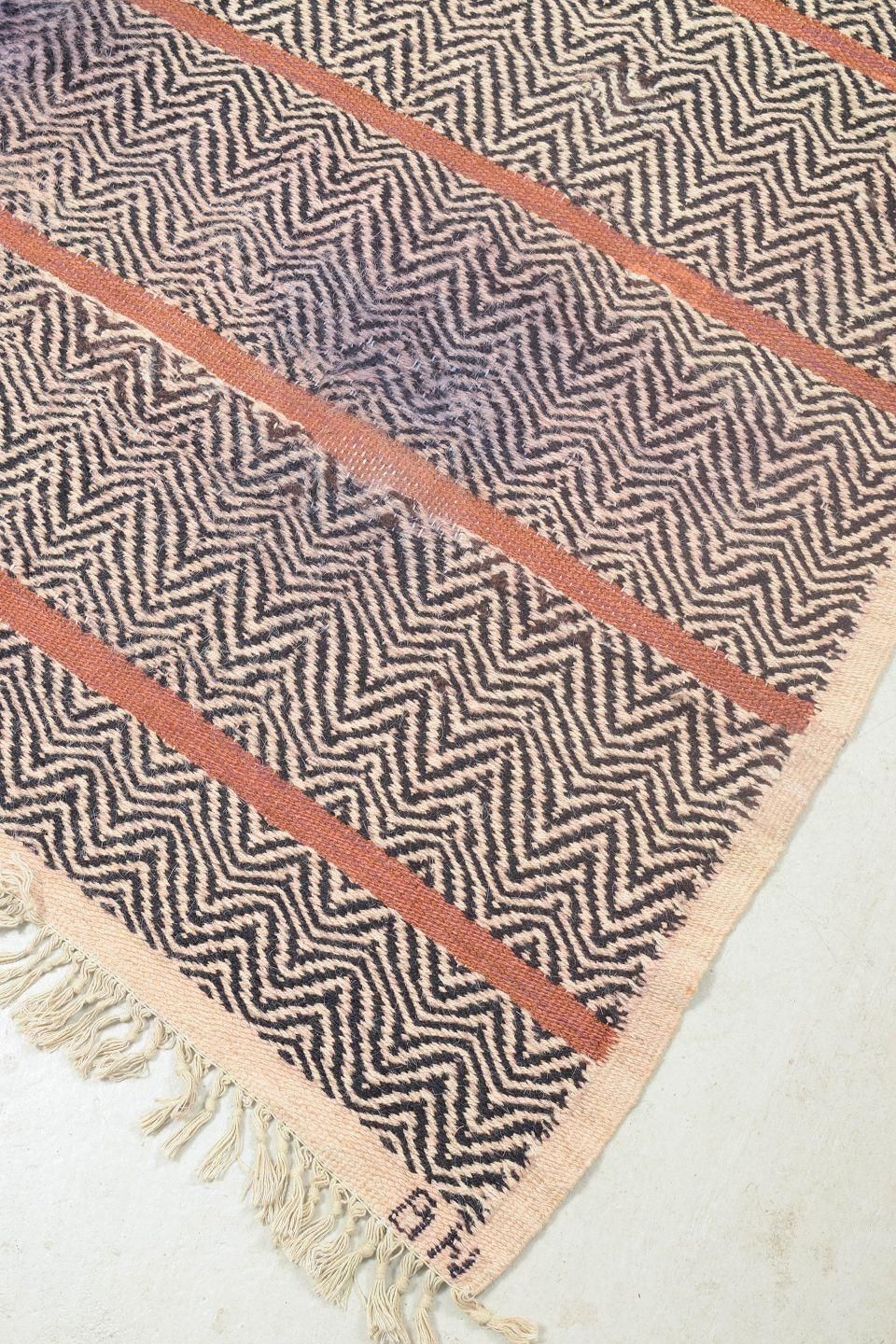 Märta Måås Fjetterström / Barbro Nilsson. Tapis en laine à motif géométrique en zigzag photo 4738.0