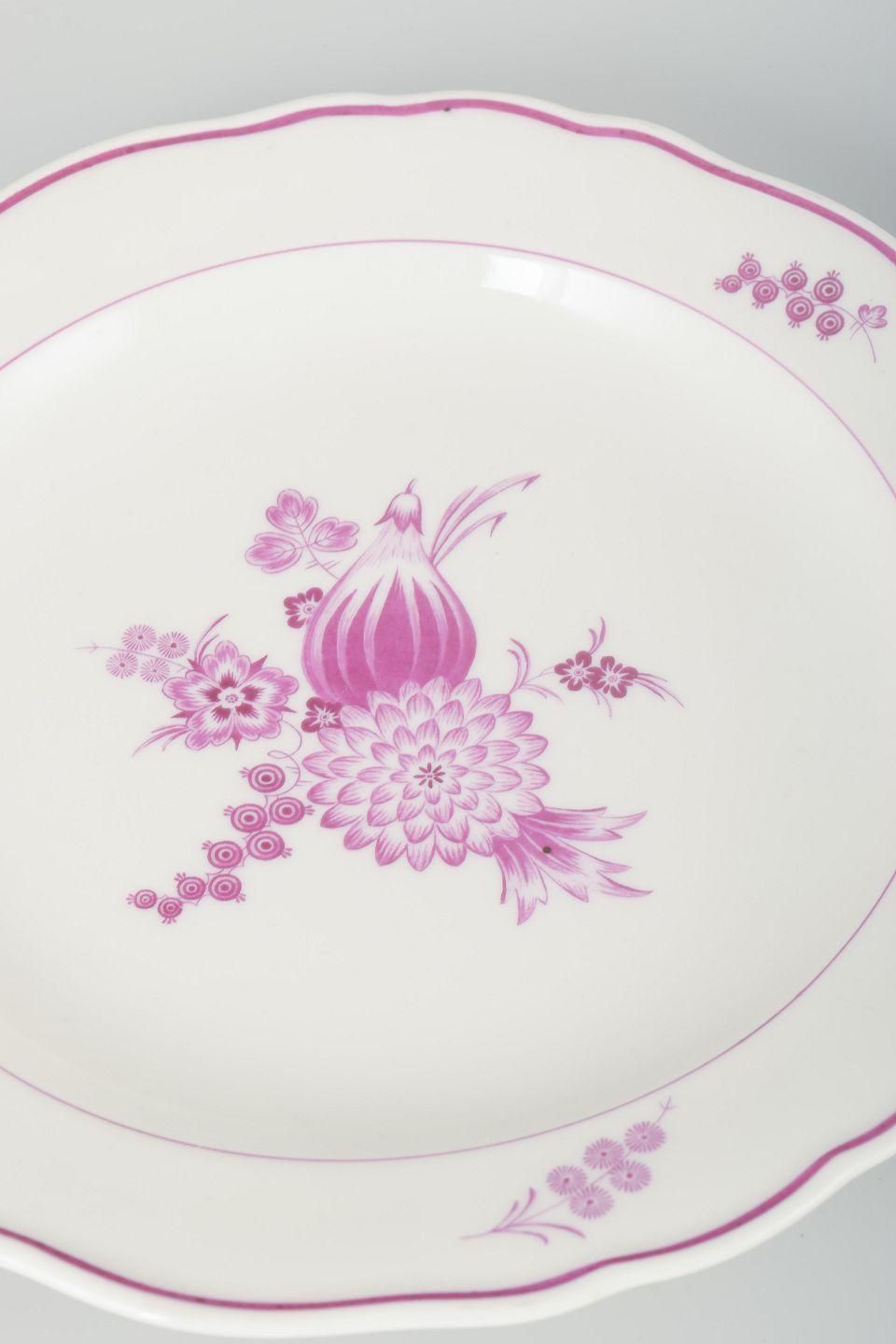 Meissen, Germany. Set Of Four Porcelain Lunch Plates With Lilac Floral Motif. photo for sale