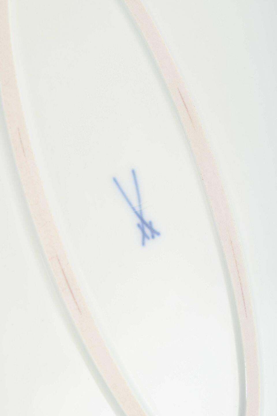 Meissen, Germany. Large Oval Porcelain Serving Dish With Lilac Floral Motif. photo Home Decor