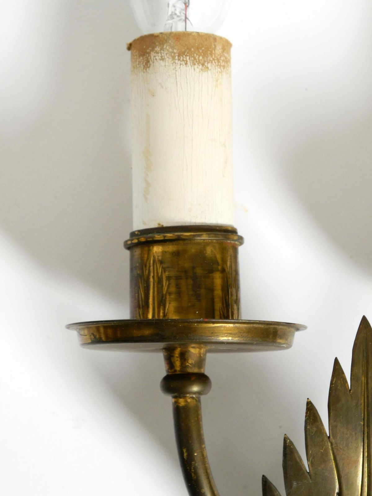 photo vinterior A Pair Of Rare, Mid Century Modern Brass Wall Lamps By Vereinigte Werkstätten