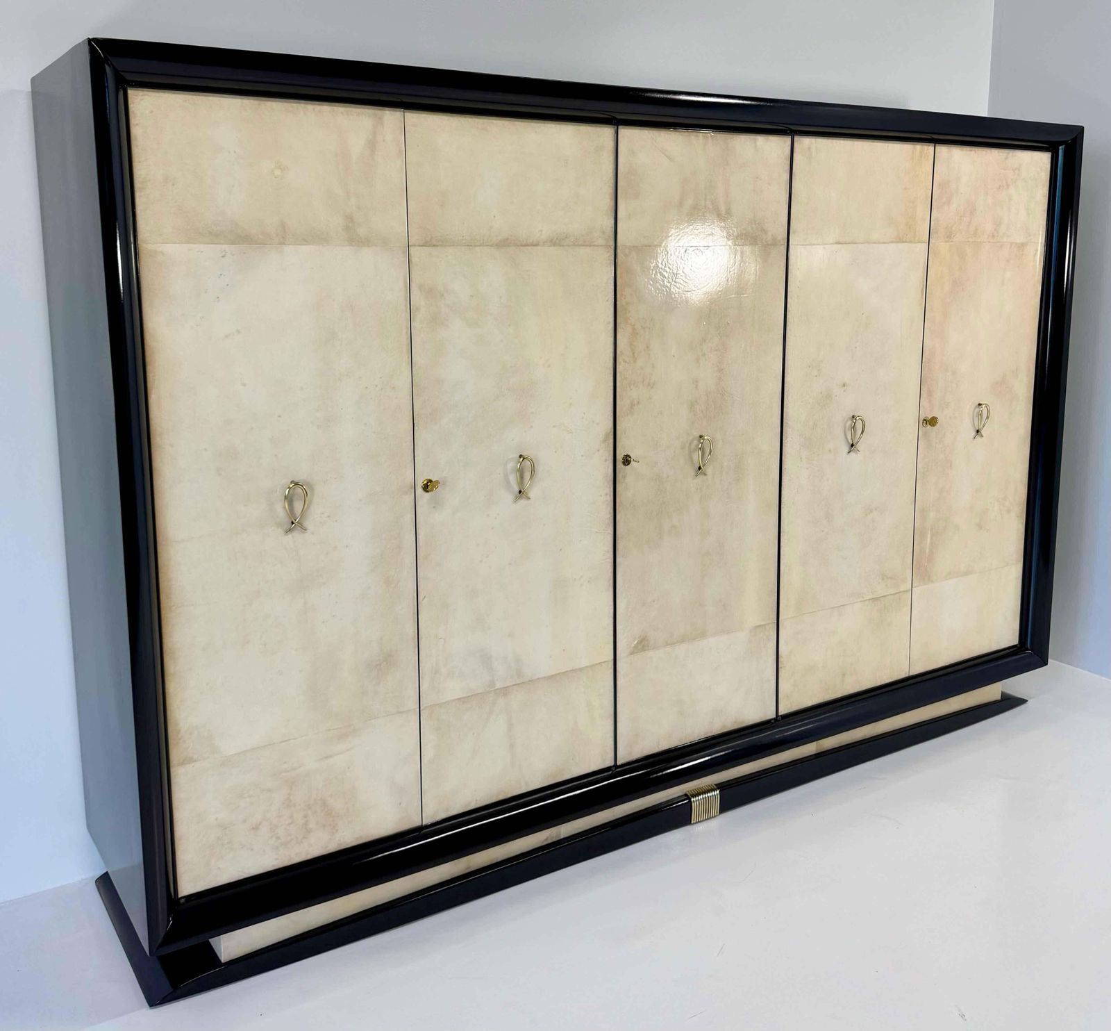 Italian Art Deco Wardrobe Attr. To Osvaldo Borsani In Parchment, 1940s photo 22875.0