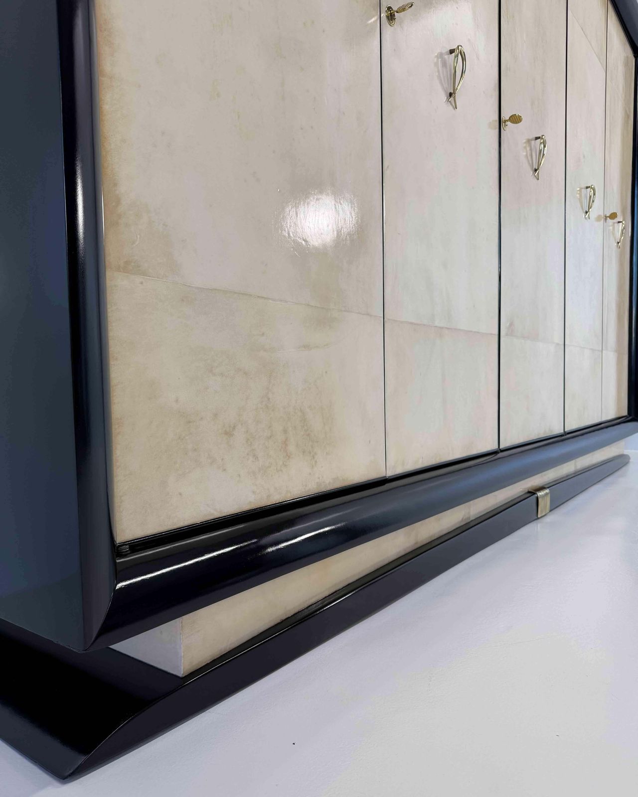 photo furniture Italian Art Deco Wardrobe Attr. To Osvaldo Borsani In Parchment, 1940s