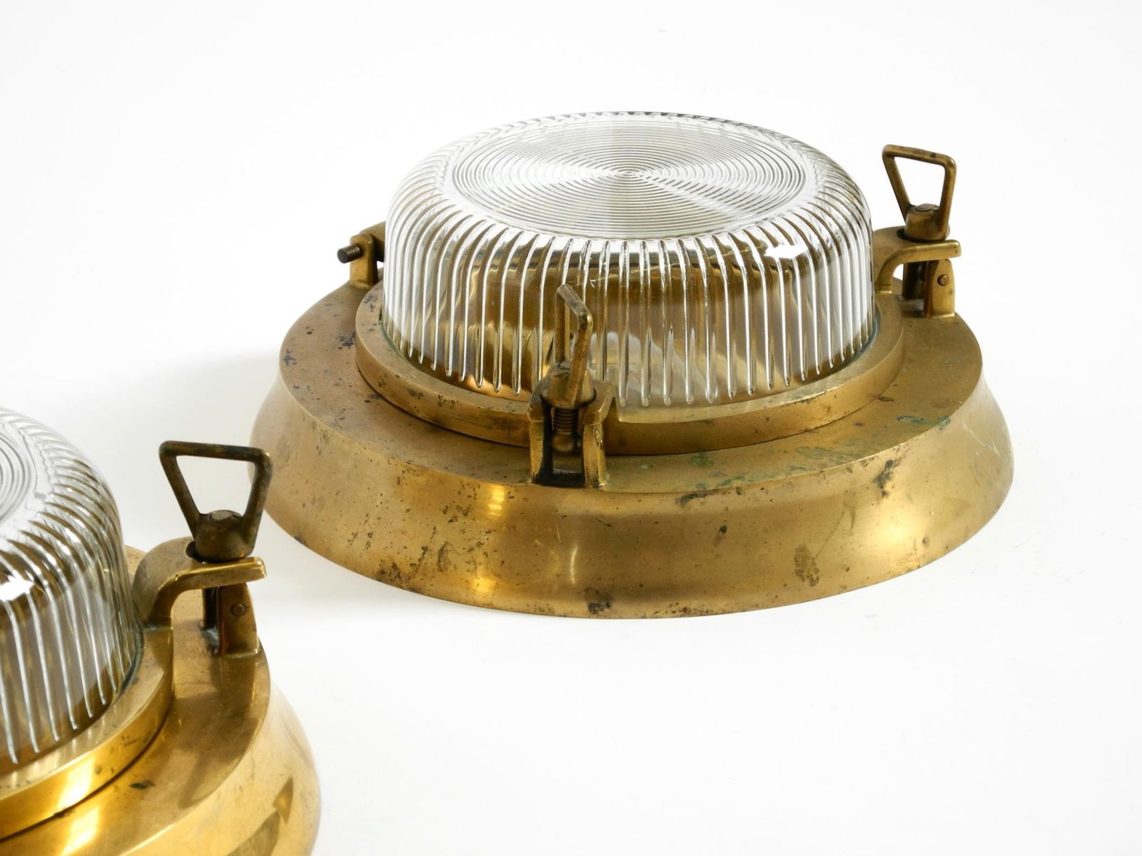 photo for sale A Pair Of Large, Heavy 1950s Maritime Ship Wall Lamps Made Of Brass And Glass