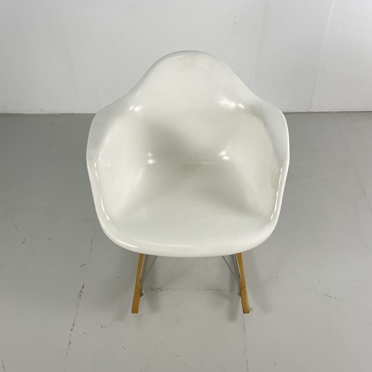 Eames Herman Miller 1950s Rar Rocking Chair In White photo for sale