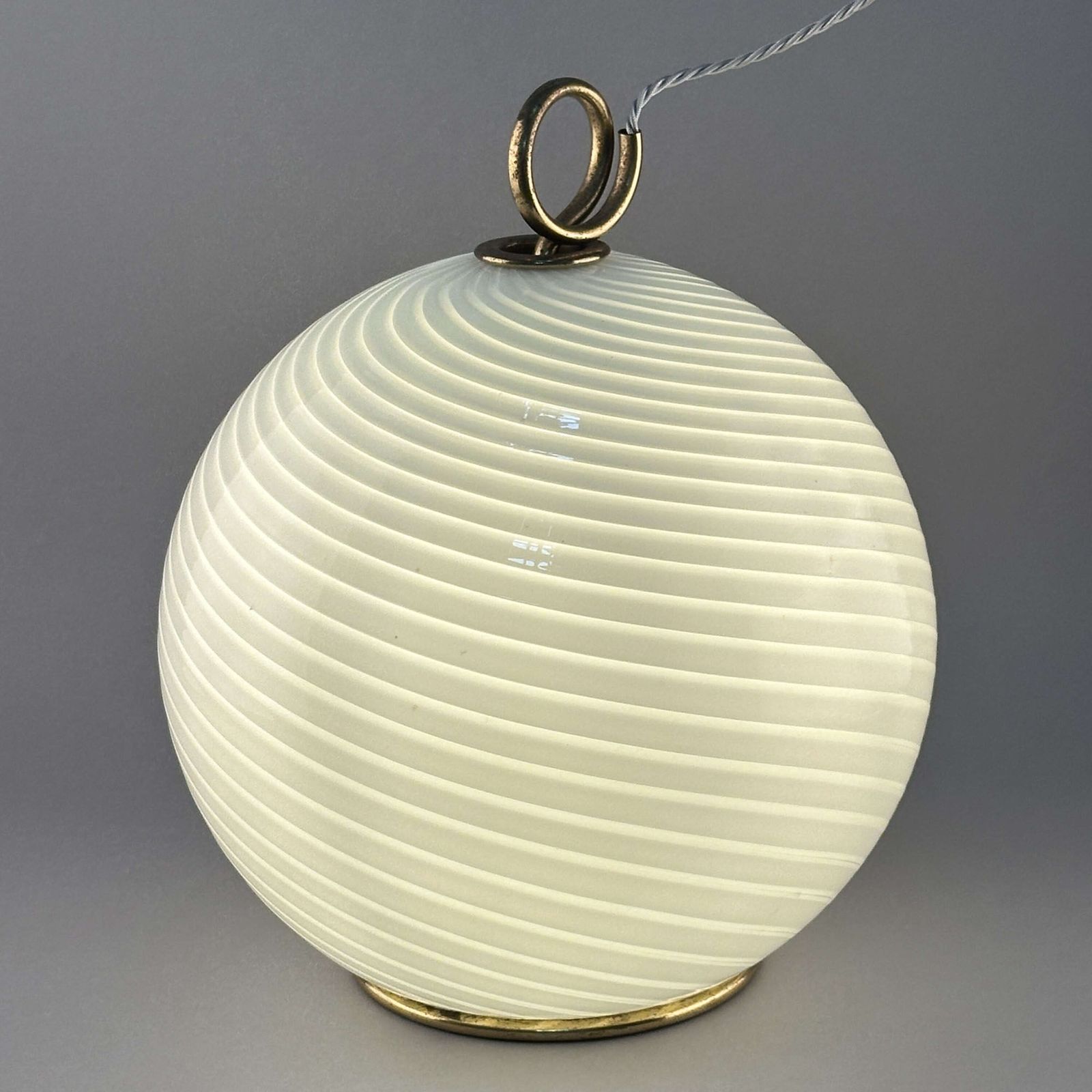 Venini Filigrana White Glass Spherical Table Lamp, Italy 1960 photo for sale