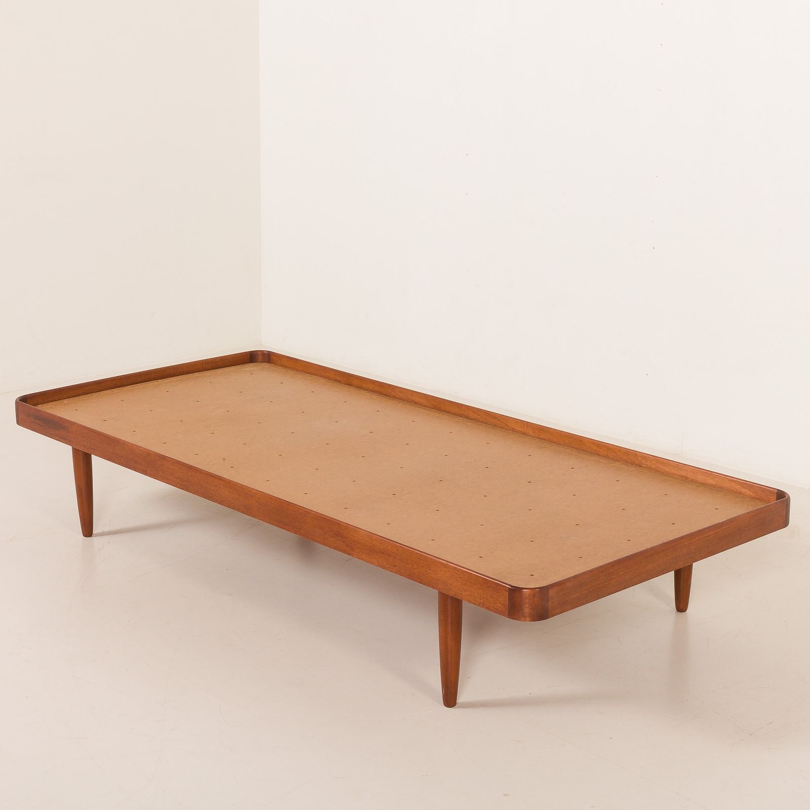 photo vinterior Scandinavian Mid Century Daybed In Natural Boucle Fabric, Denmark 1960s