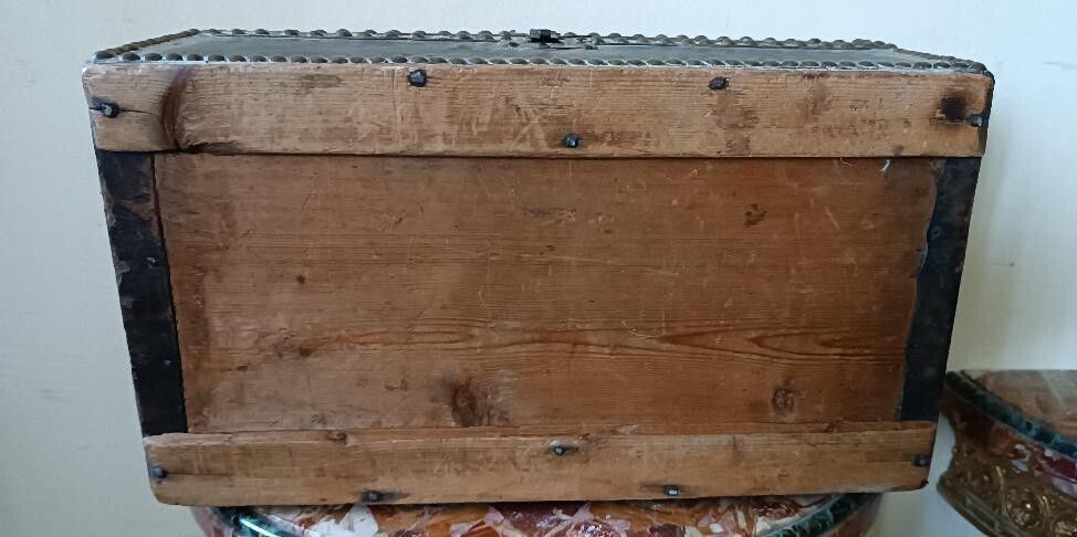 A Leather Covered Chest/Trunk Adorned With Metal Inlays. 17th Century, 45 X 26 X 19 Cm. photo Furniture