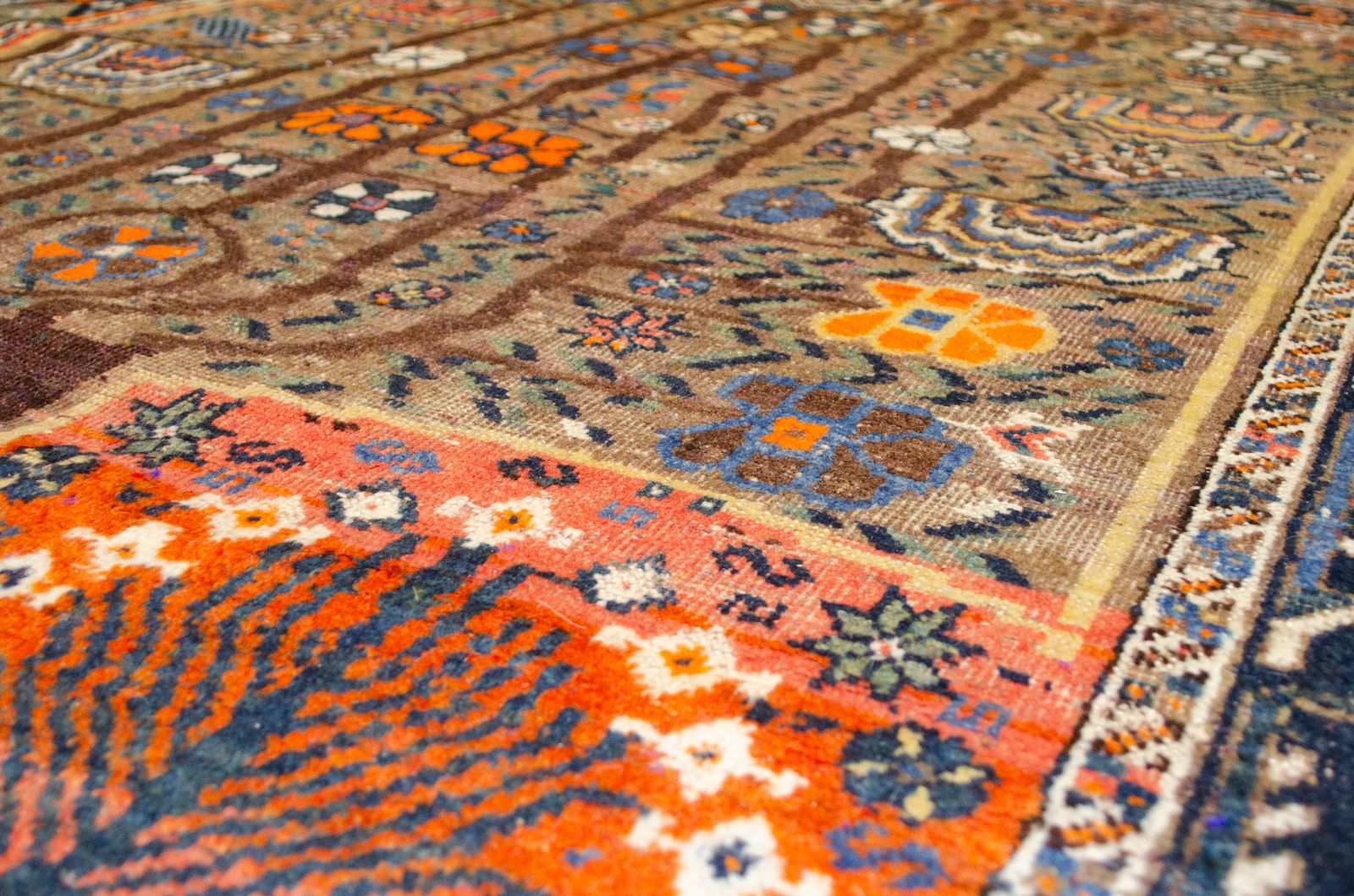Antique Neiriz Rug 193x163cm, 1800s photo furniture
