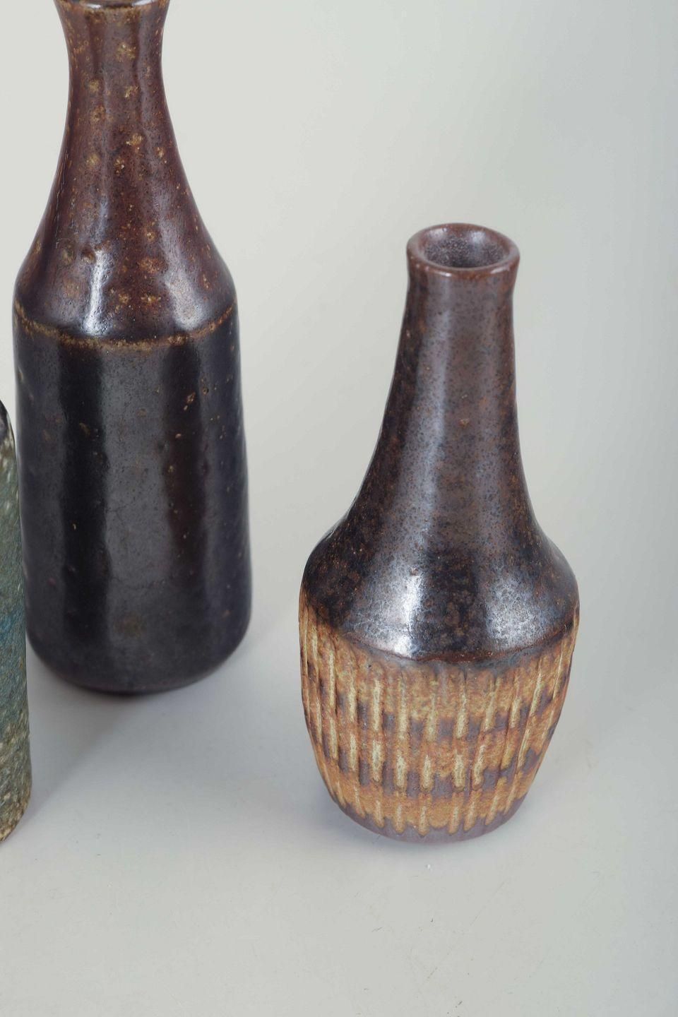 Wallåkra Ceramics, Suède. Trois petits vases en céramique. Milieu du XXe siècle. photo for sale