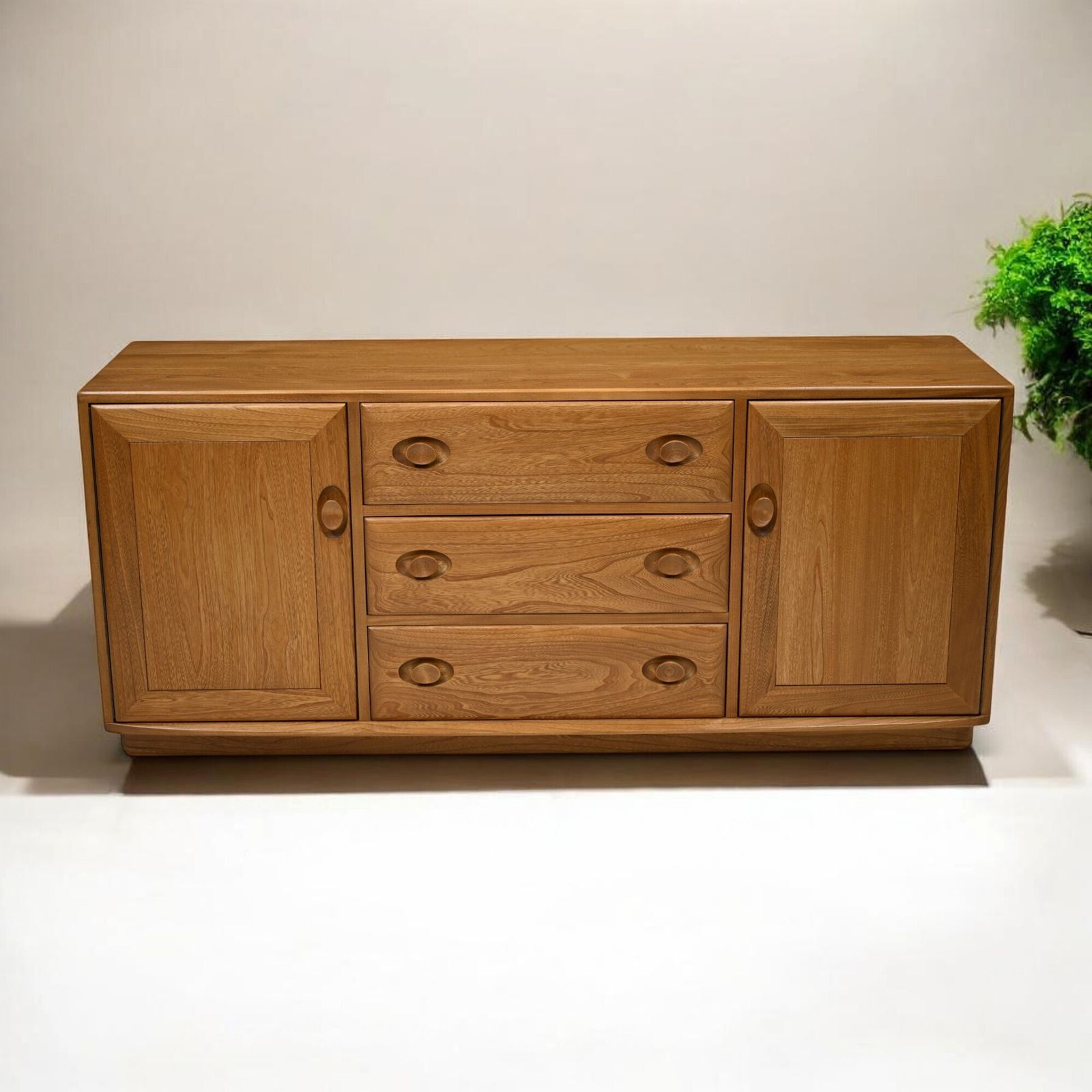 Ercol Windsor Sideboard Model Number 1072 Light Finish Vintage Free Uk Delivery*