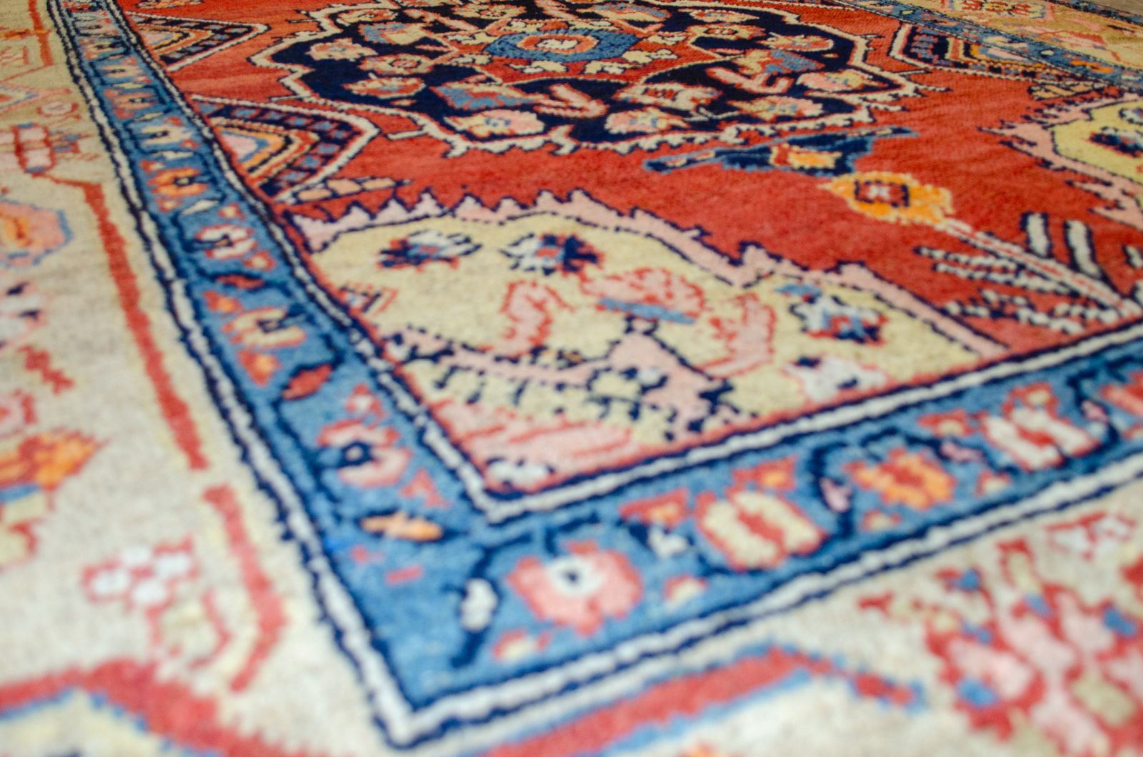 Antique Meshkin Rug 193x133cm, 1800s photo furniture