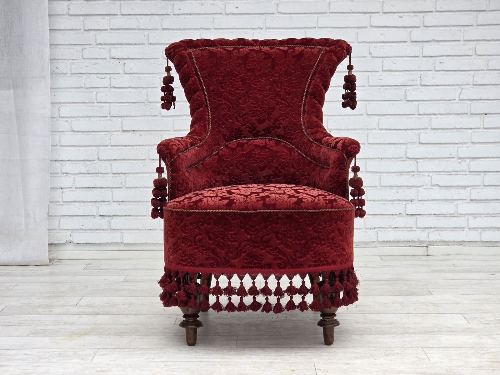 Jaren 1950, Deense Fauteuil, Meubelvelours, Beukenhouten Poten. photo furniture