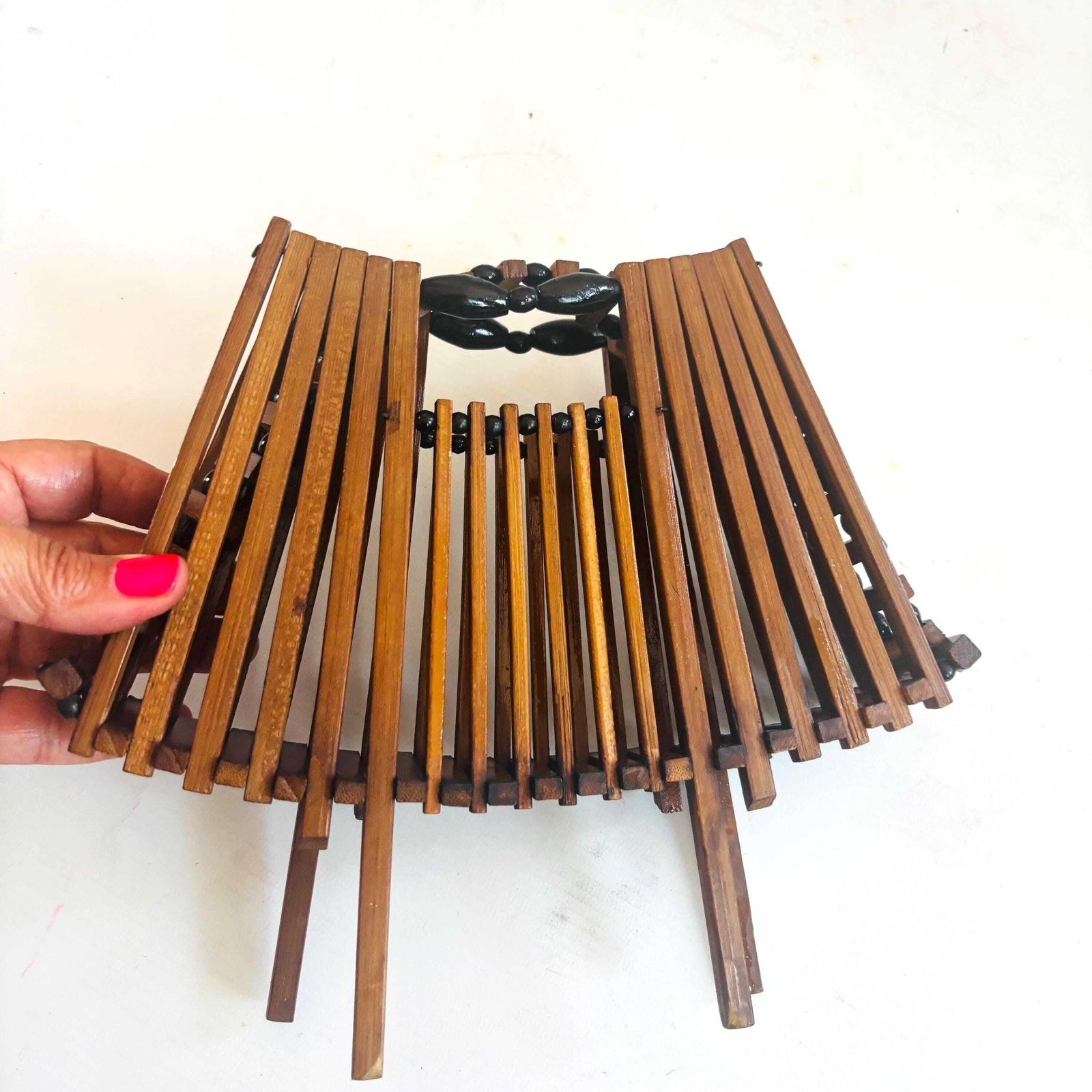 Mid-Century Scandinavische houten kralen fruitmandje, opvouwbaar, voor wol en accessoires photo for sale