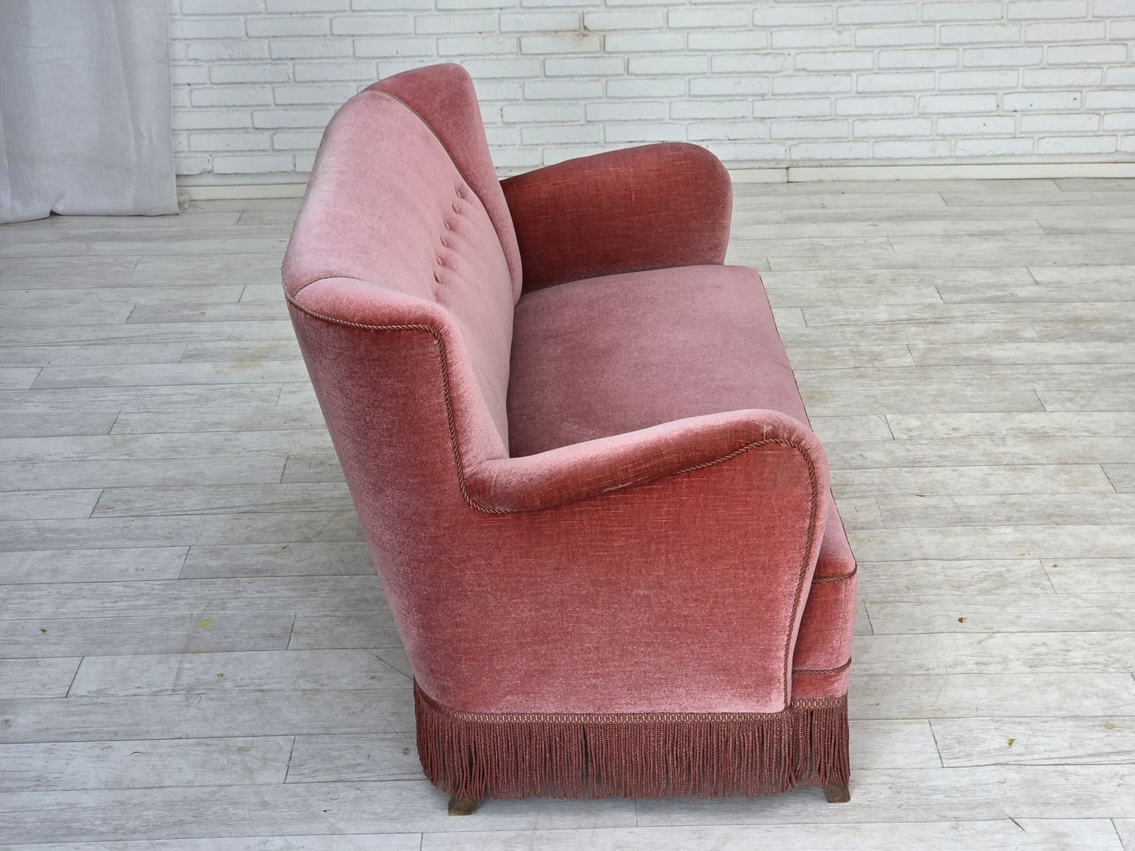 Deens 2 Zitsbank, Jaren 1970, Zalm Roze Meubelvelours, Eikenhout. photo vintage