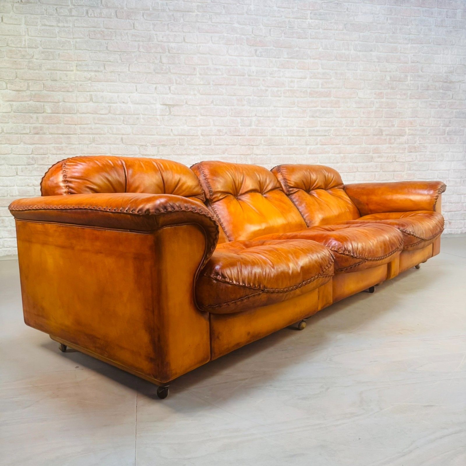 photo vintage 1970s Swiss De Sede Ds 101 Tan Leather Three Seater & Armchair Suite