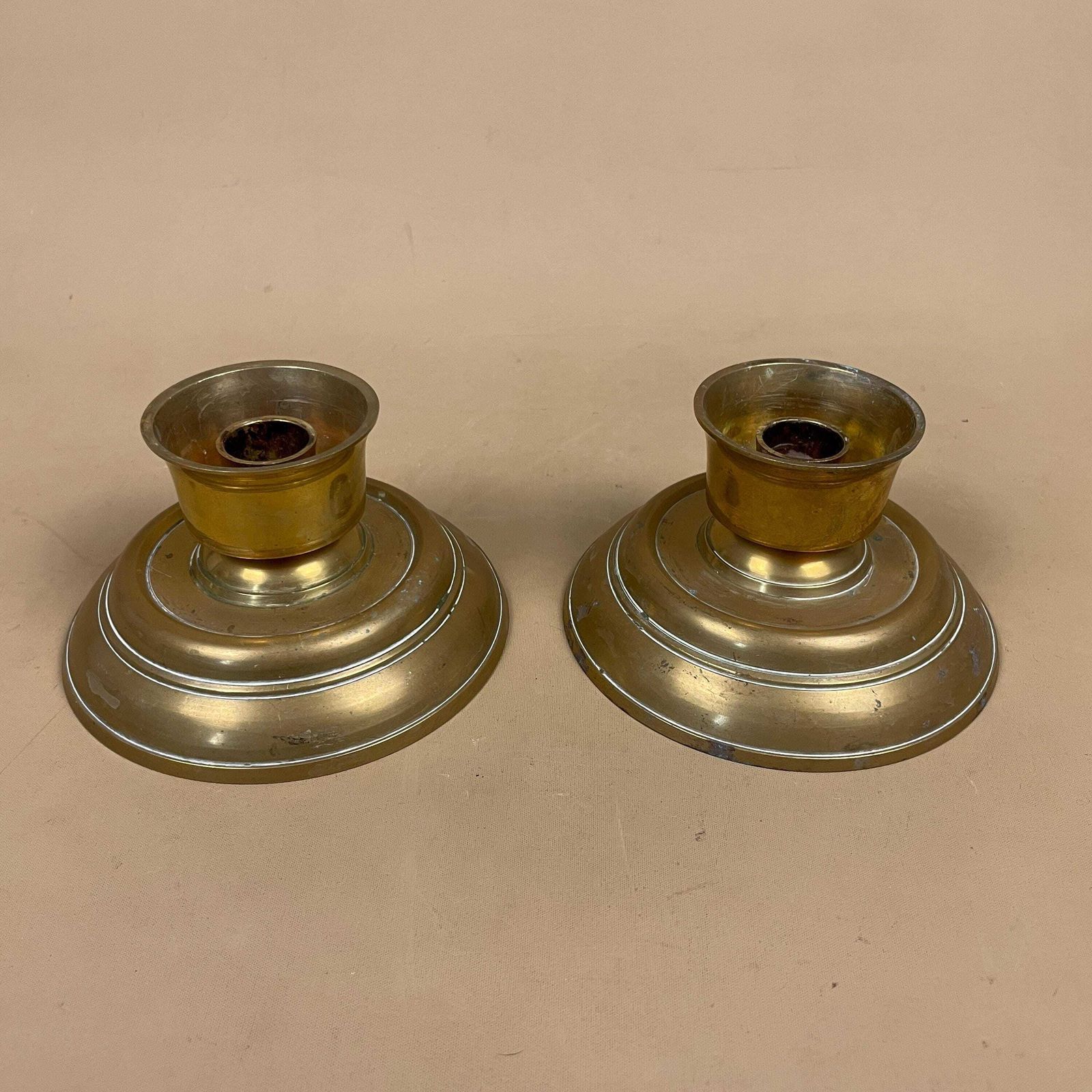 Antique Matching Pair Of Gold Brass Metal Candlestick Candle Stick Holders Vintage Column Taper Dinner Candlesticks Base Round Holder Low