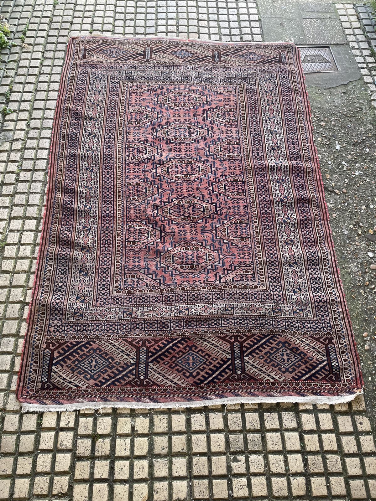 Antique Turkish  Rug 6’ X 4’, Early 20th Century photo furniture