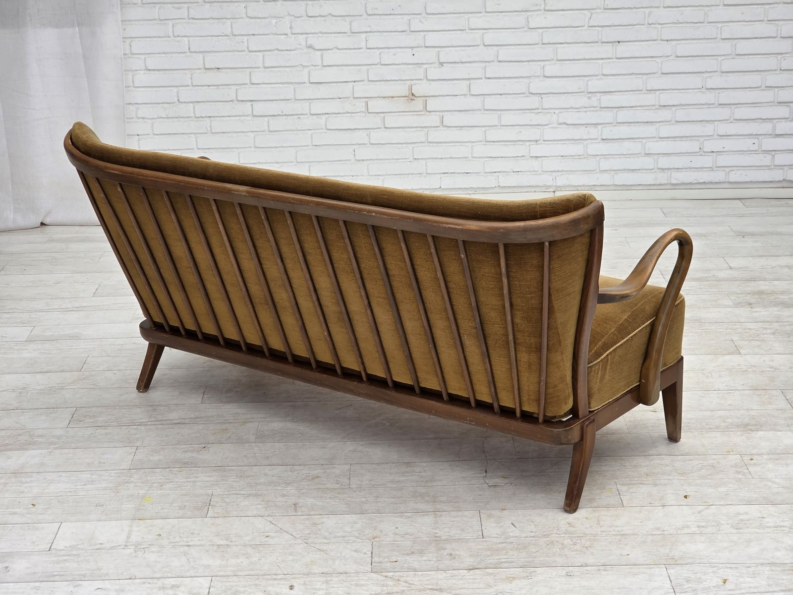 photo vinterior 1960s, Danish Design By Alfred Christensen, 2 Seater Sofa, Green Furniture Velour.