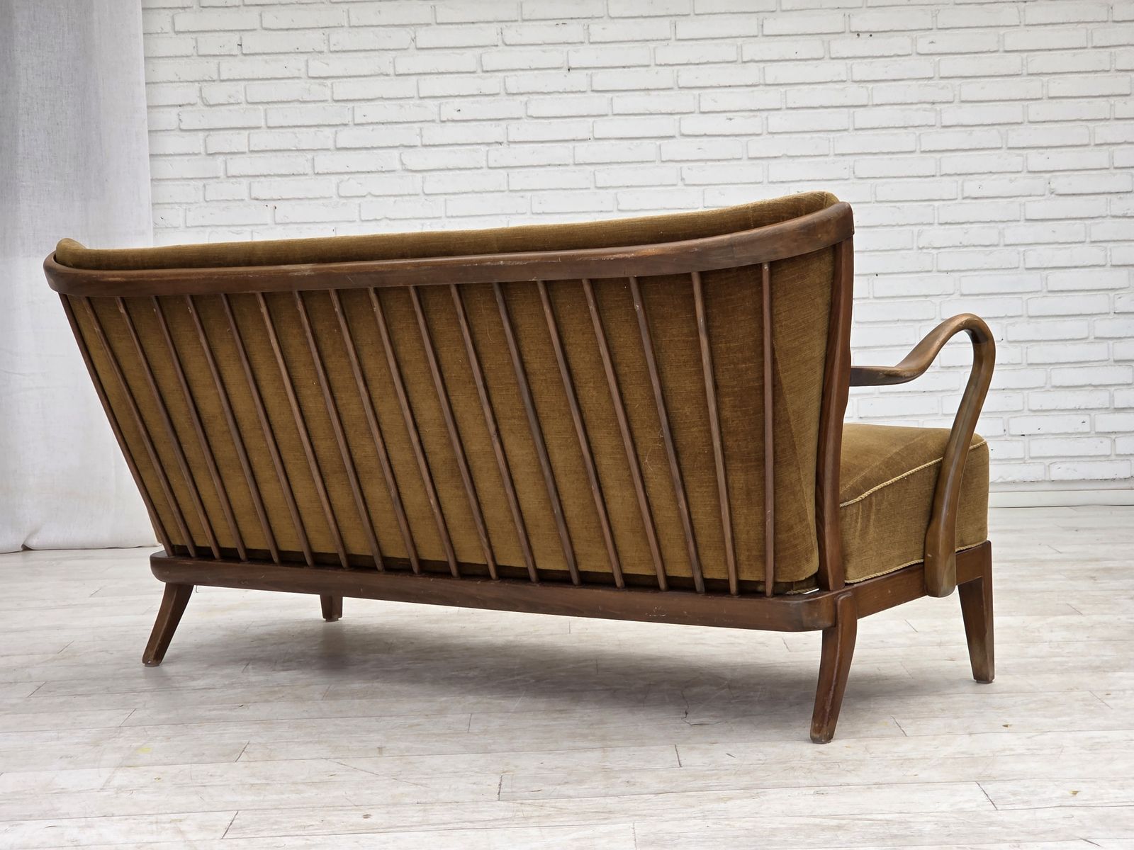 photo buy Ca. Jaren 1960, Deens Design Van Alfred Christensen, 2 Zitsbank, Groen Meubelvelours.