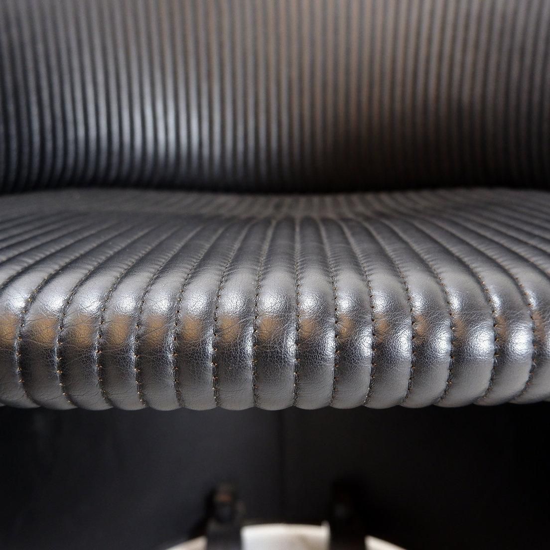 photo vintage Pair Of Artona Armchairs In Black Leather By Afra And Tobia Scarpa For Maxalto