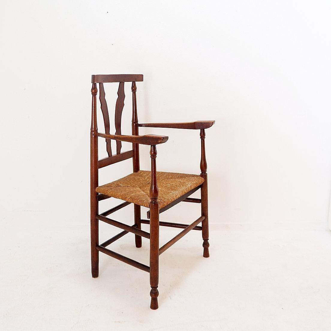photo vinterior Early 20th Century French Country Armchair With High Back Design