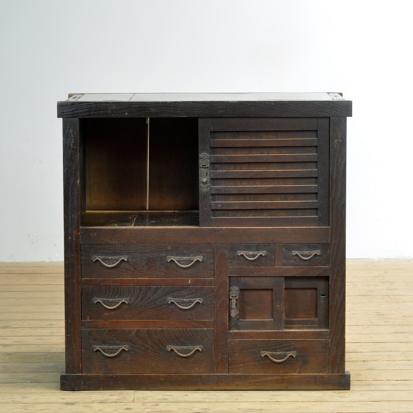Japanese Tansu Chest Of Drawers, Circa 1900 photo vinterior