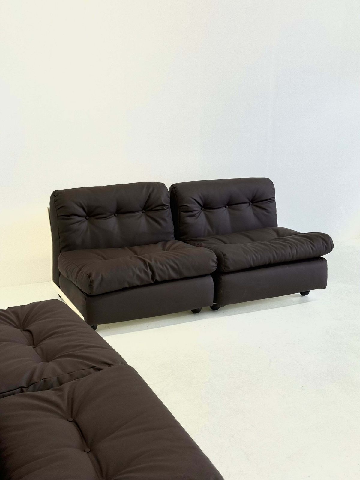 photo vintage Amanta Armchairs By Mario Bellini For C&B Italia