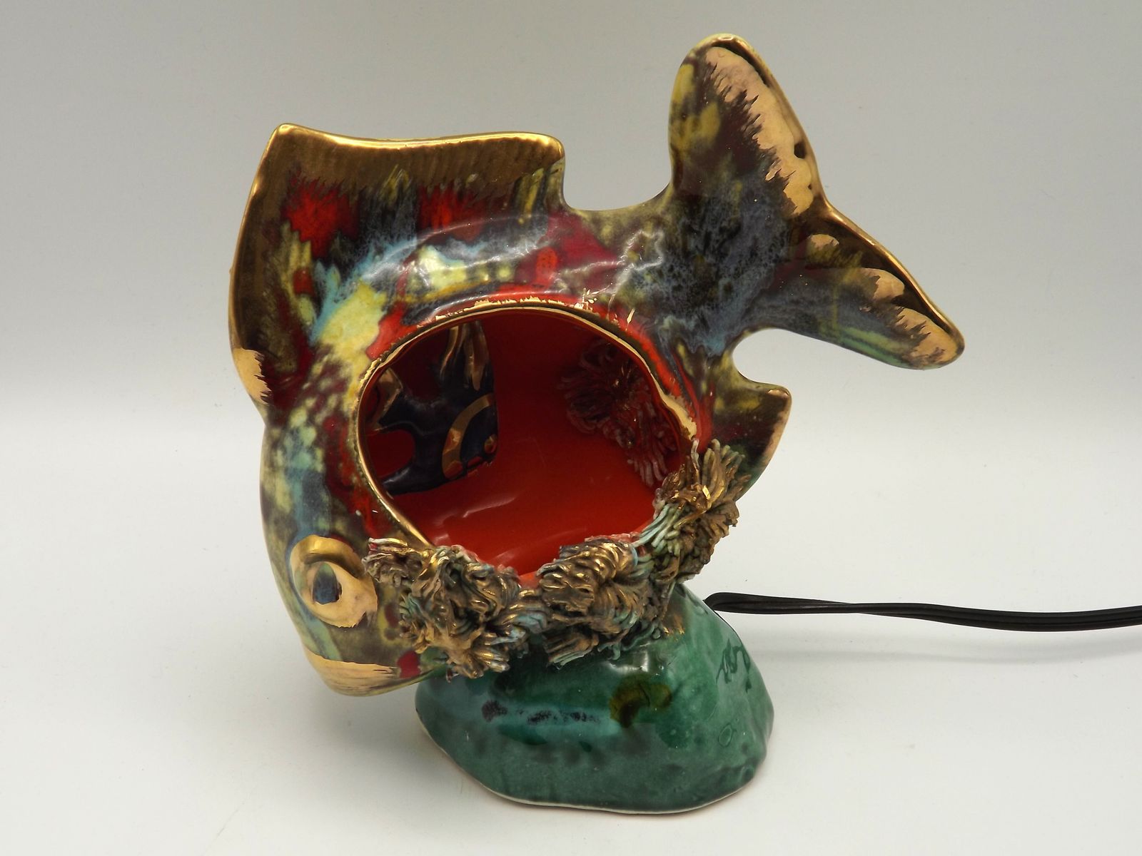 Luminaires Lampe de table en céramique de Vallauris, poisson polychrome, estampillée, années 1950 photo