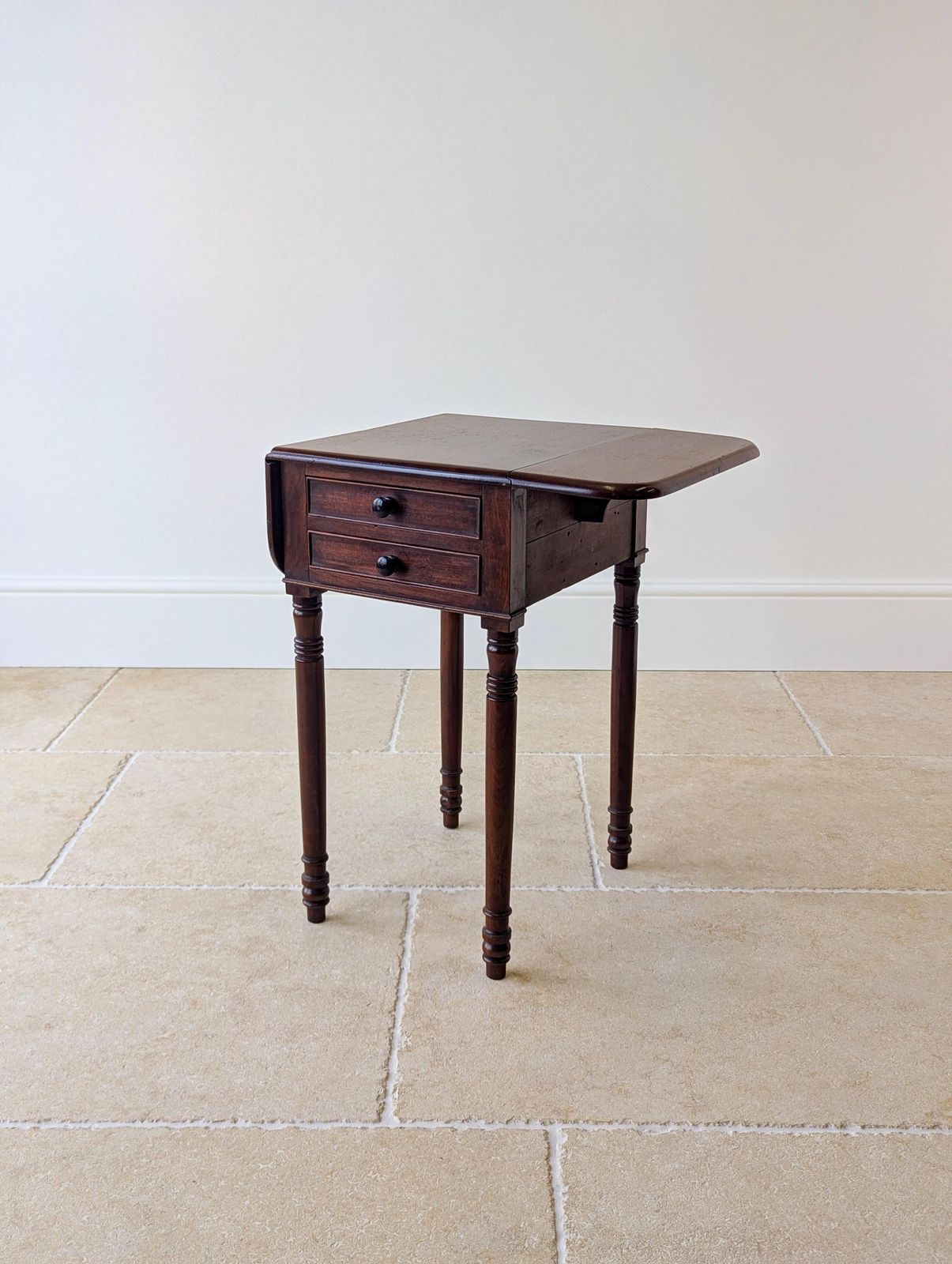 photo vinterior Antique Early Victorian Mahogany Pembroke Work Table C.1850