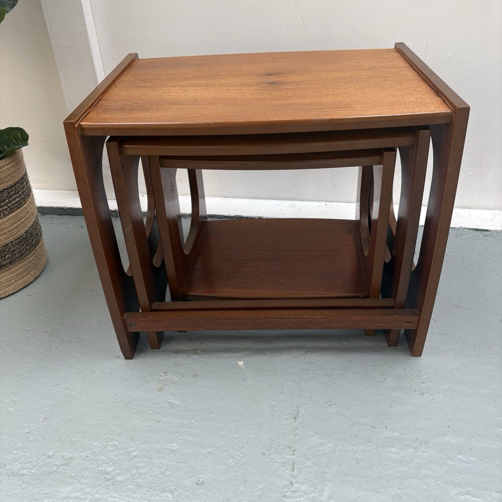 photo for sale Mid Century Stonehill Space âge Set Of Nesting Tables 1970's