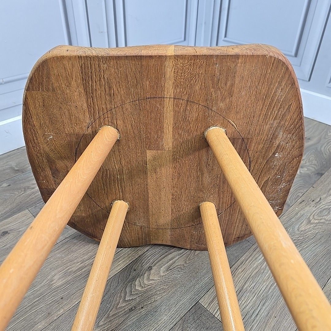 photo vintage Vintage Rustic Saddle Stools – Pair Of Wooden Bar / Kitchen Seats Solid Elm
