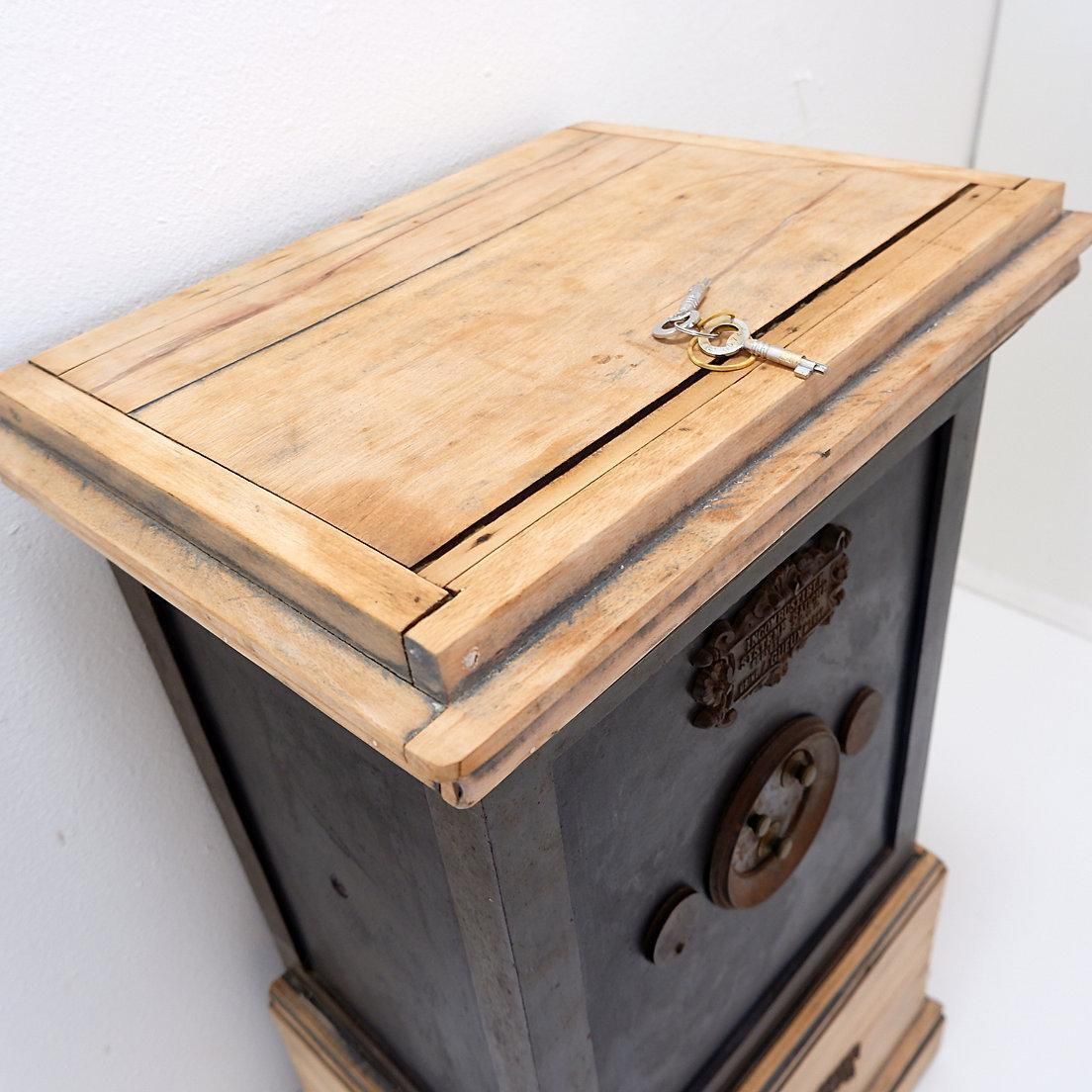 photo vintage Antique Safe, Incombustible Bauche Early 20th Century