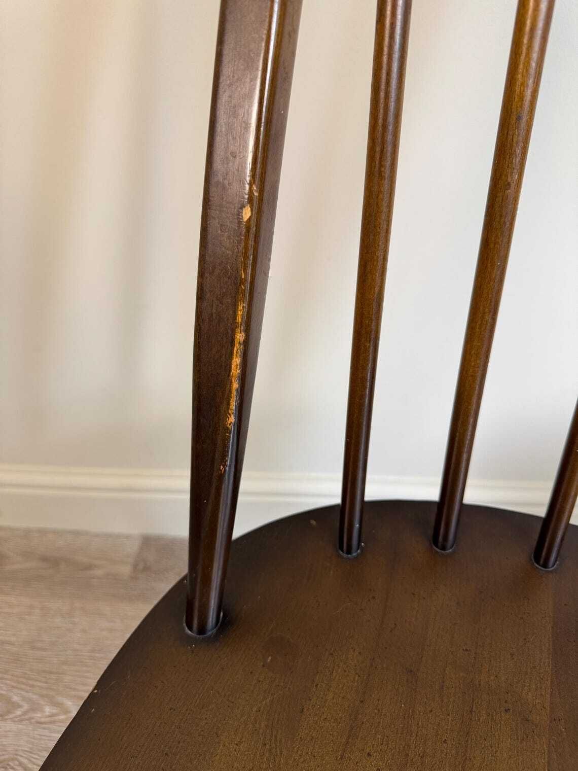 photo vinterior Set Of Four Ercol Windsor Quaker Dining Chairs Golden Dawn Finish Stick Back Solid Wood Chairs