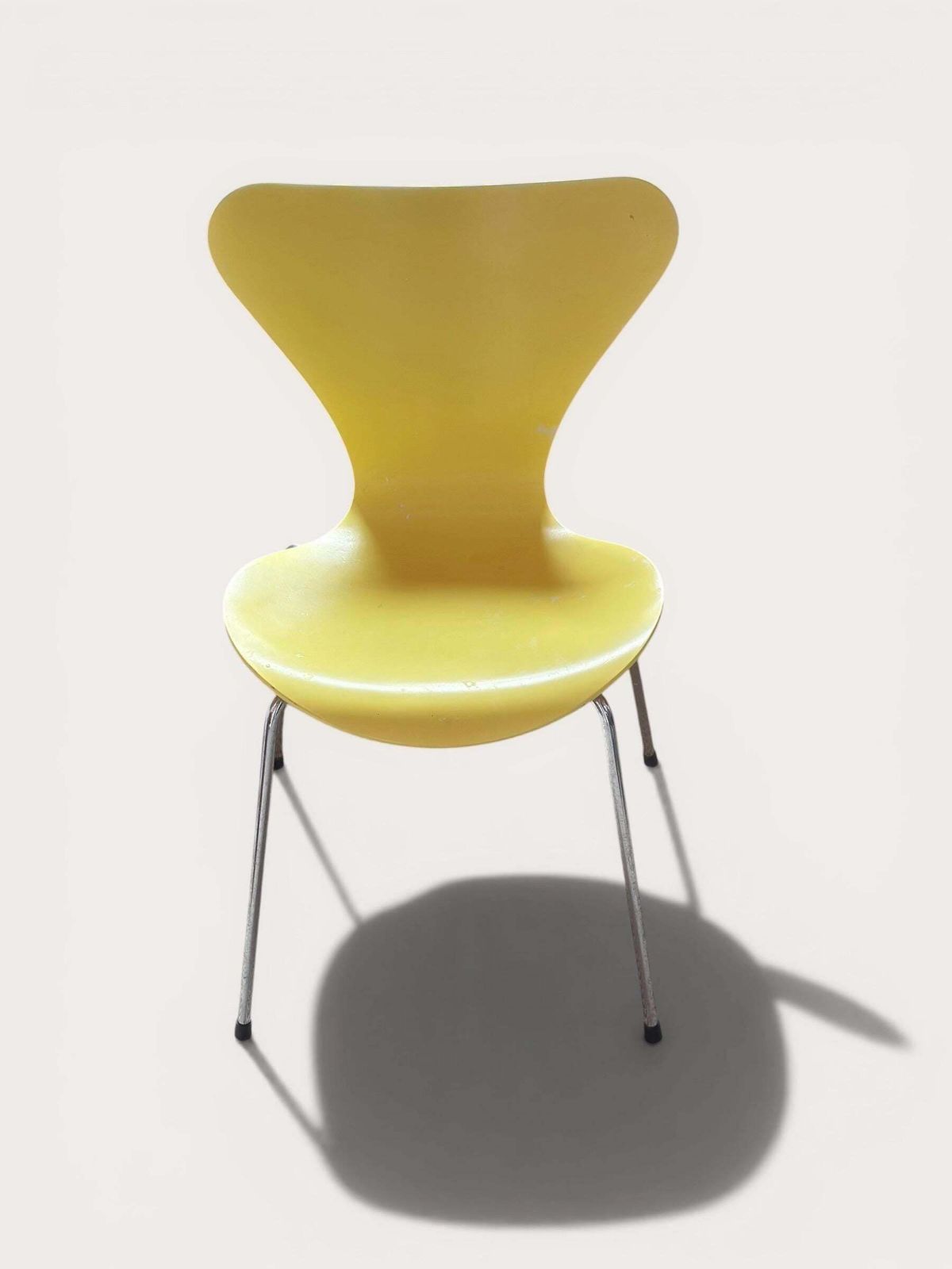 Arne Jacobsen Series 7 Chair For Fritz Hansen, Denmark, 1955 – Yellow photo furniture