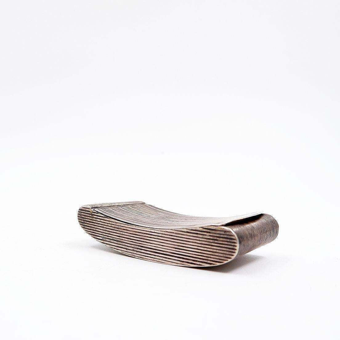 Curved Ribbed Silver Gilt Pocket Snuff Box   19th Century photo vinterior