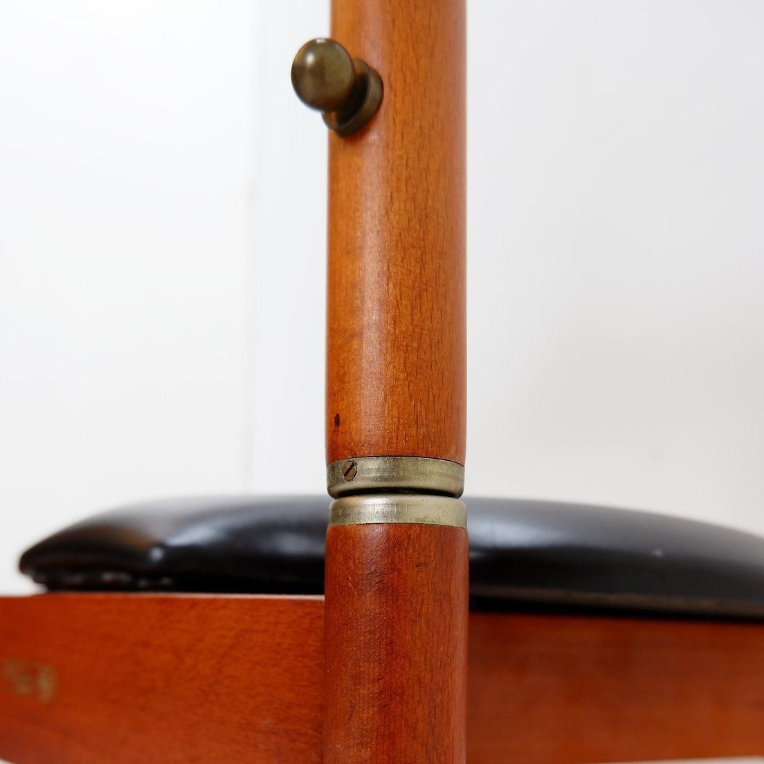 576.0 Mid Century Modern Teak Clothes Valet Chair By Fratelli Reguitti Italy, 1960s photo