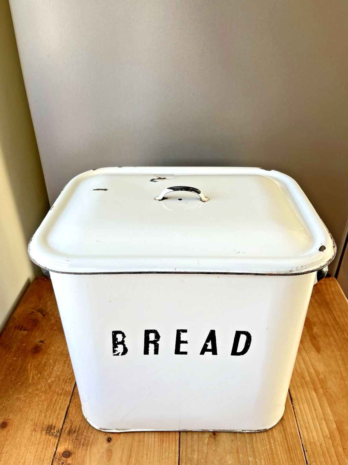 Large Antique Enamel Bread Bin Storage Container Bakery Vintage Kitchen Display photo vinterior