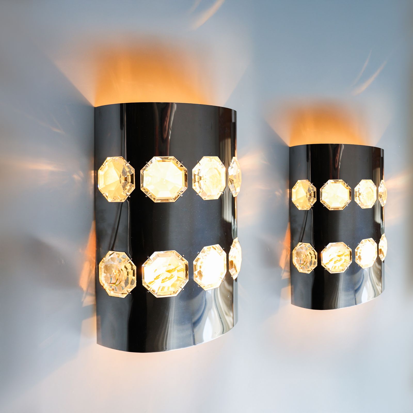 Paire d'appliques en chrome et verre par Oscar Torlasco, années 1970, Italie. photo furniture