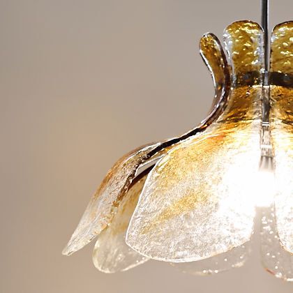 photo furniture Flower Pendant Lamp van Carlo Nason voor Mazzega
