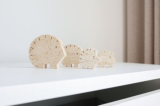 Ensemble de 4 sculptures de hérissons en travertin par Fratelli Mannelli, années 1970 photo furniture