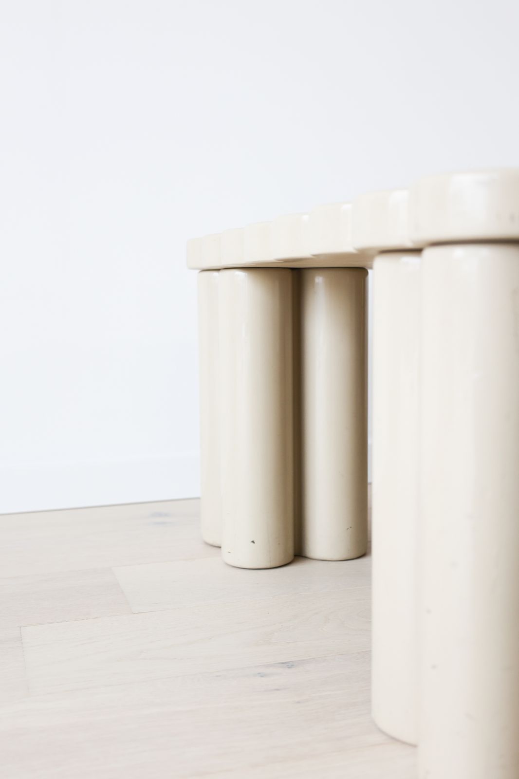 photo furniture Italian Scalloped Coffee Table In Beige Lacquer, 1980s.