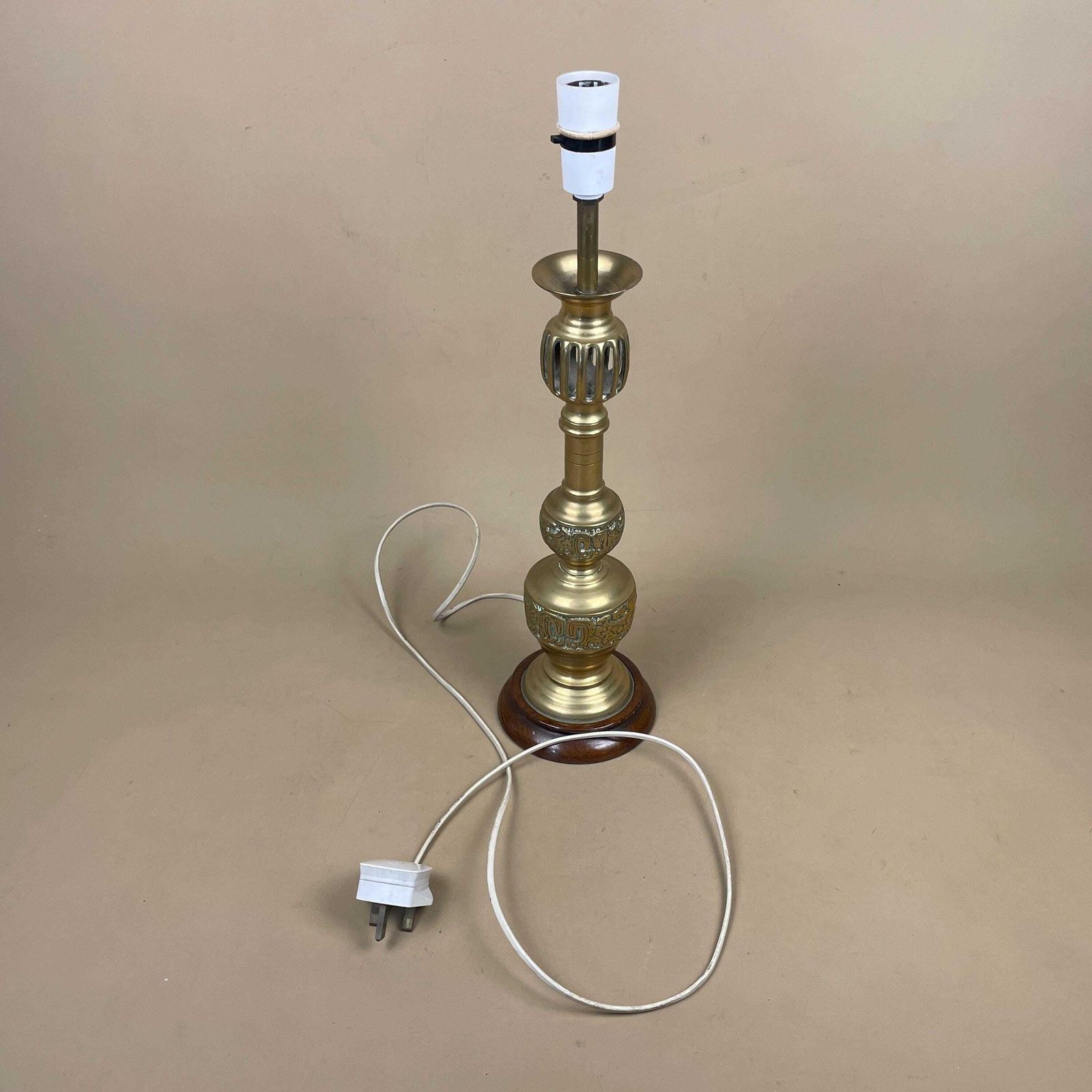 Lighting Oriental Brass Gold Lamp Chinese Light Asian Antique Large Ornate Round Wood Base Table Lamp Light Bedside Old Pattern Statement Large photo
