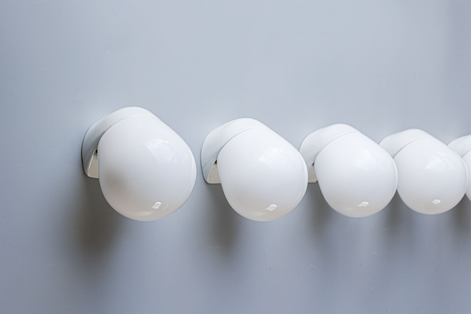 Appliques de plafond Wilhelm Wagenfeld en porcelaine, années 1950. photo buy